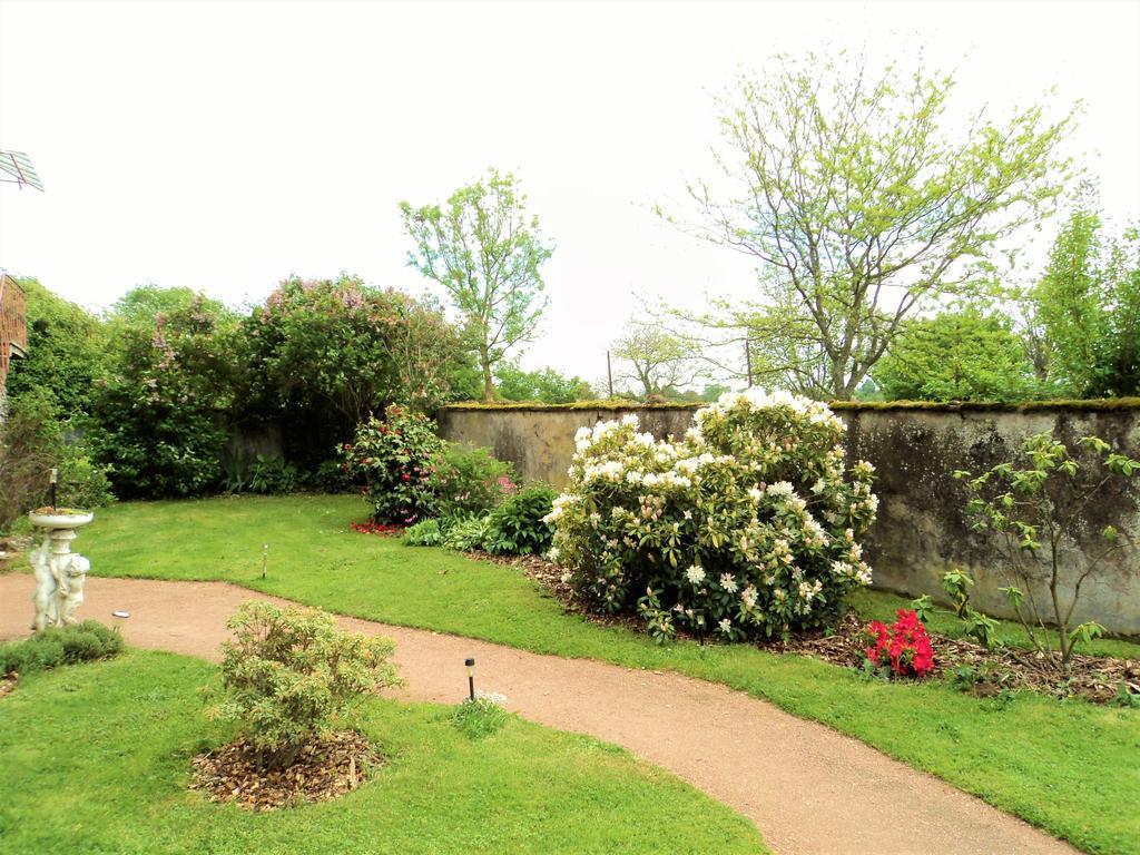 Chambres D'Hotes La Vie En Roses Iguerande Luaran gambar