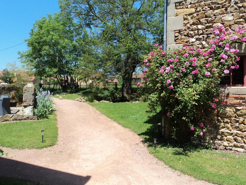 Chambres D'Hotes La Vie En Roses Iguerande Luaran gambar